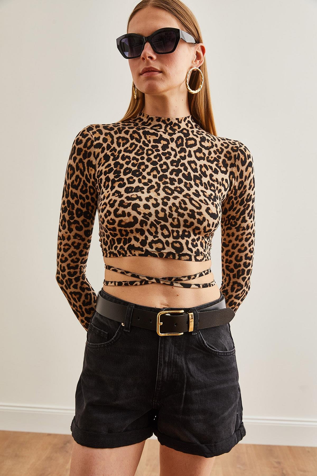 Sırtı Dekolteli Yumuşak Dokulu Crop Leopar Bluz Bej Leopar