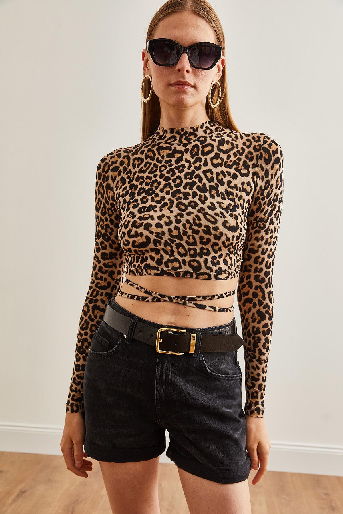 Sırtı Dekolteli Yumuşak Dokulu Crop Leopar Bluz Bej Leopar
