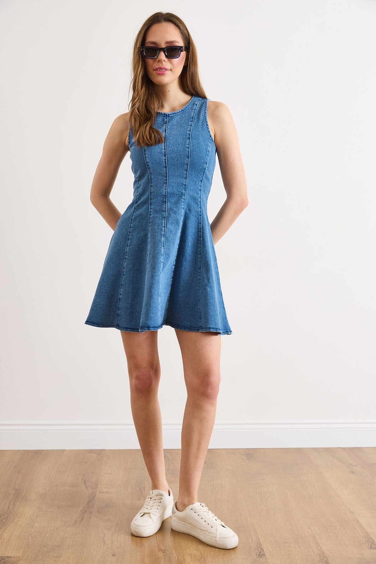 Sırtı Fermuarlı Mini Denim Kloş Elbise Mavi