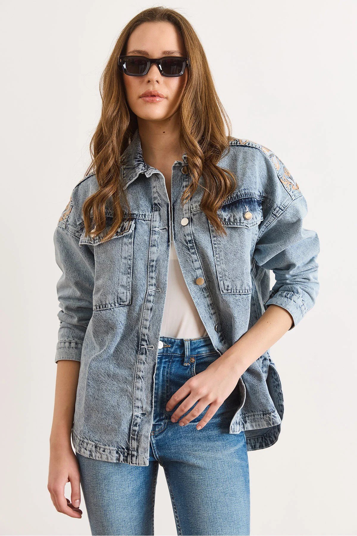 Sırtı Nakış Detaylı Oversize Denim Ceket Mavi