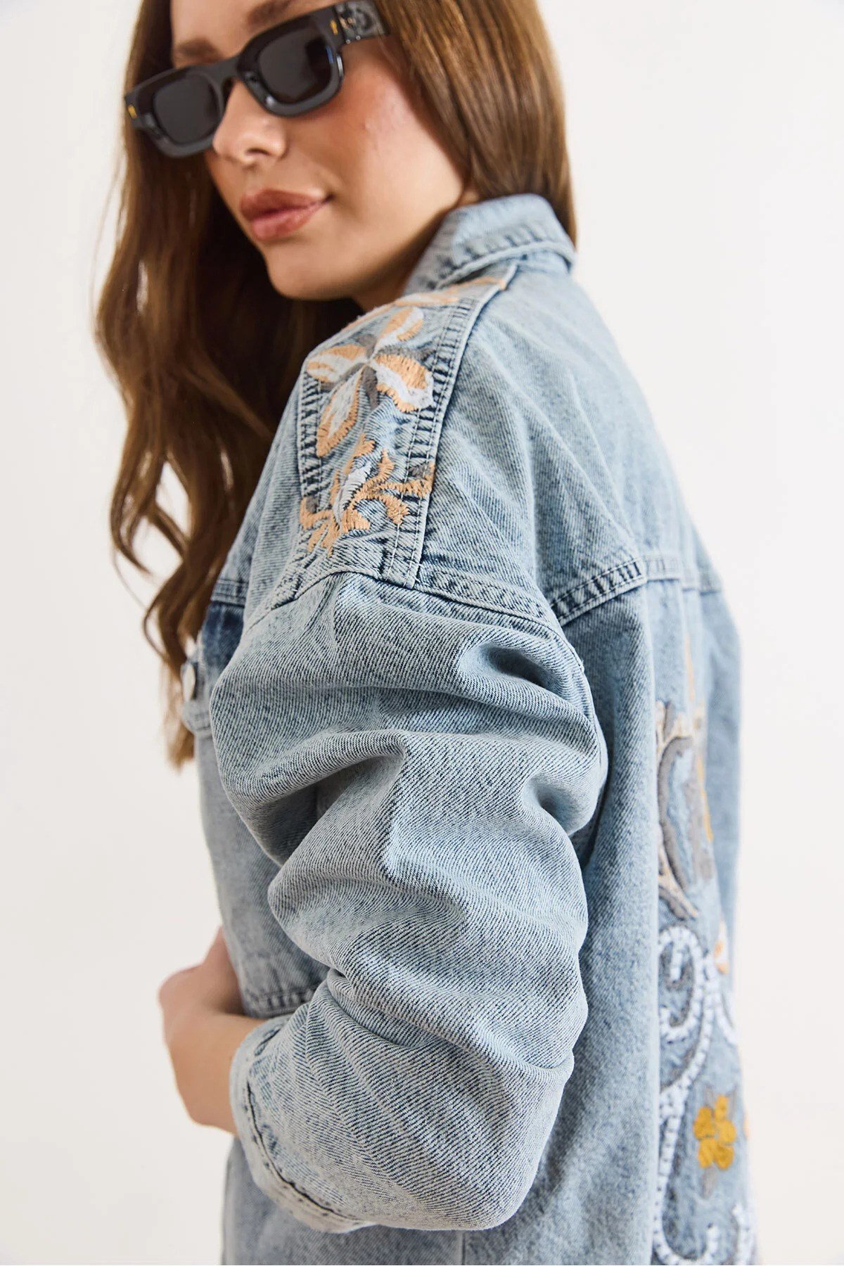 Sırtı Nakış Detaylı Oversize Denim Ceket Mavi
