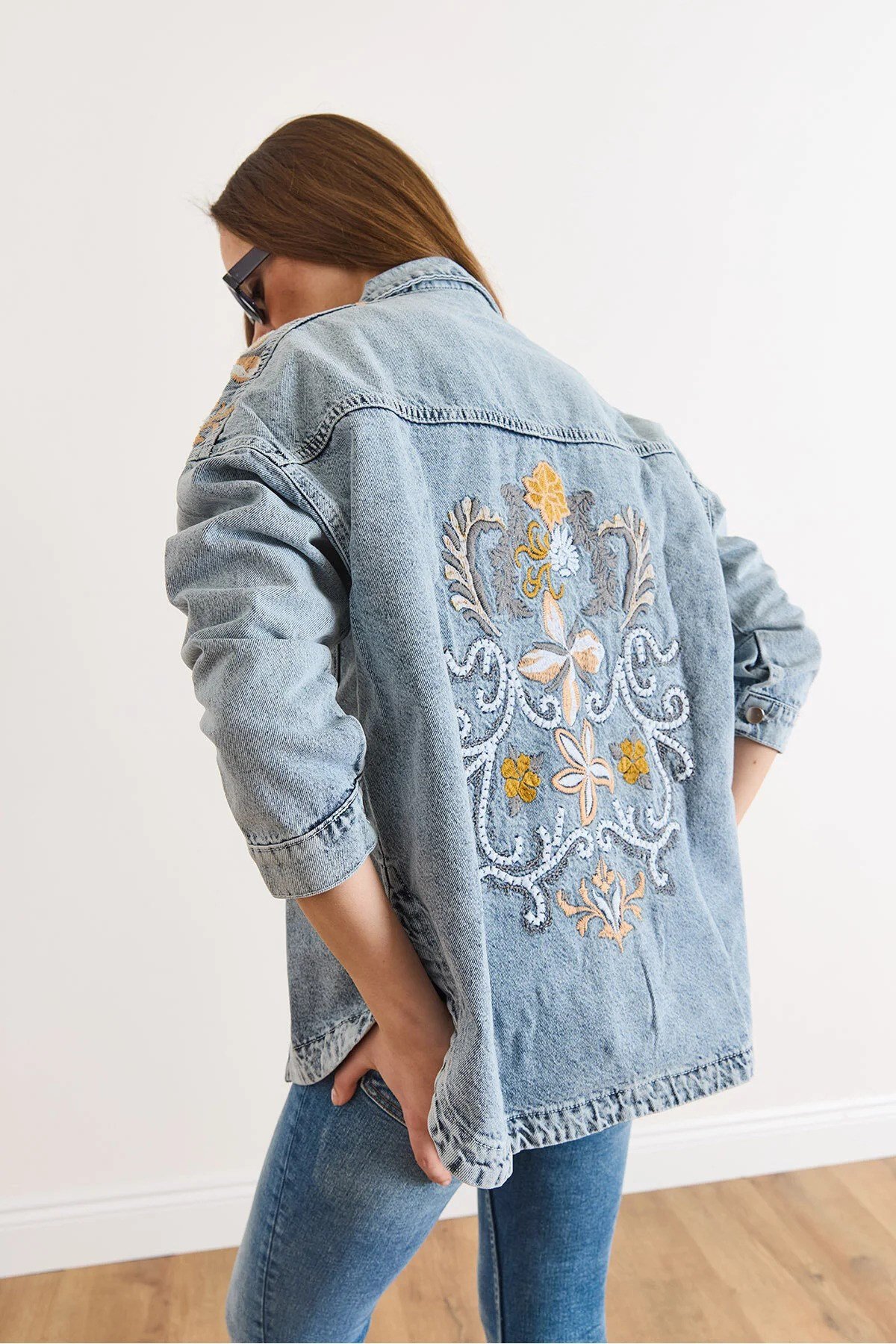 Sırtı Nakış Detaylı Oversize Denim Ceket Mavi