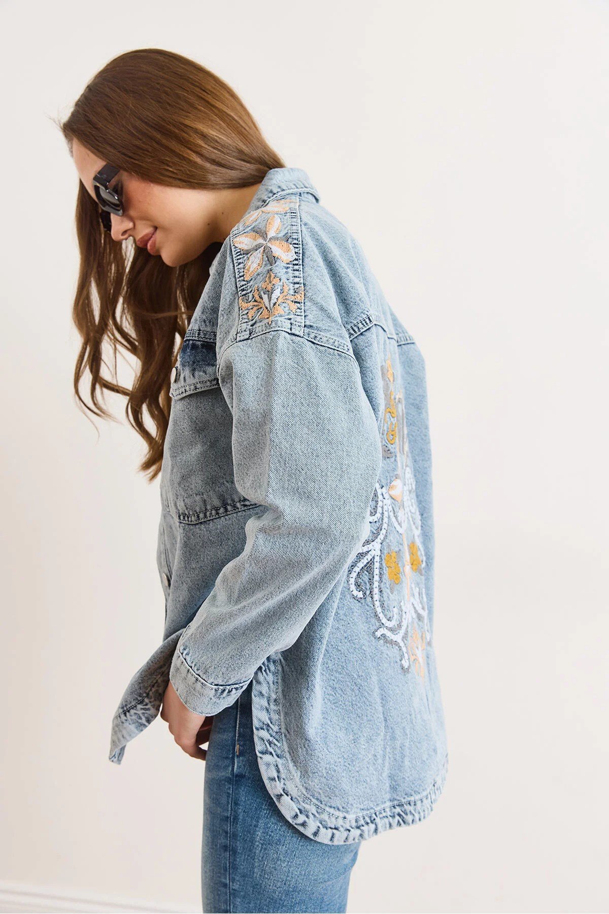 Sırtı Nakış Detaylı Oversize Denim Ceket Mavi