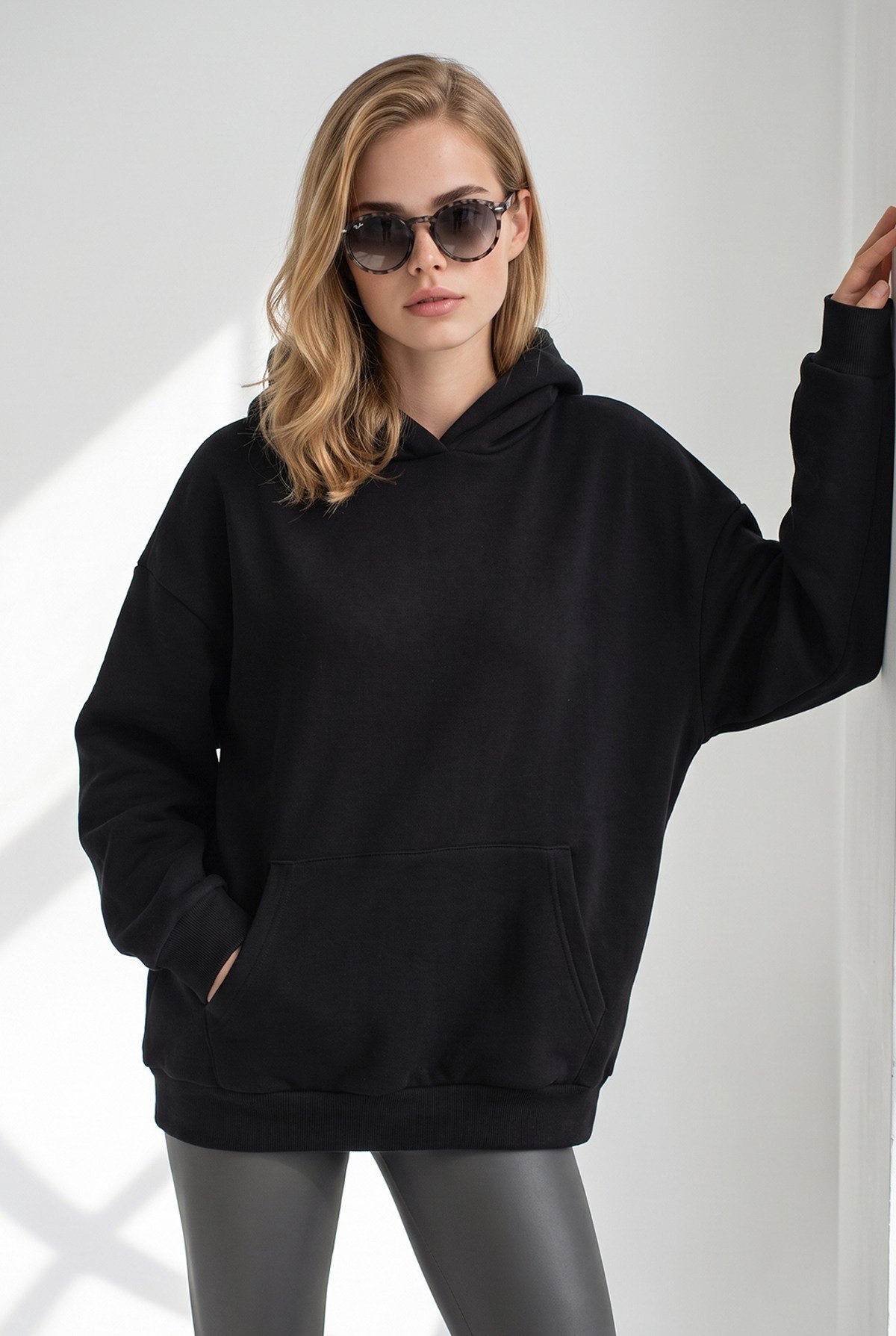 Sırtı Taş Kanat Detaylı Oversize Sweatshirt Siyah