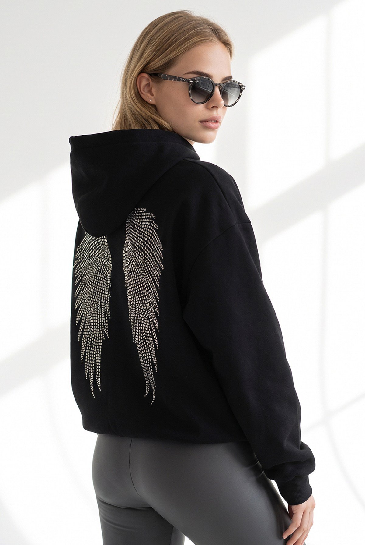 Sırtı Taş Kanat Detaylı Oversize Sweatshirt Siyah