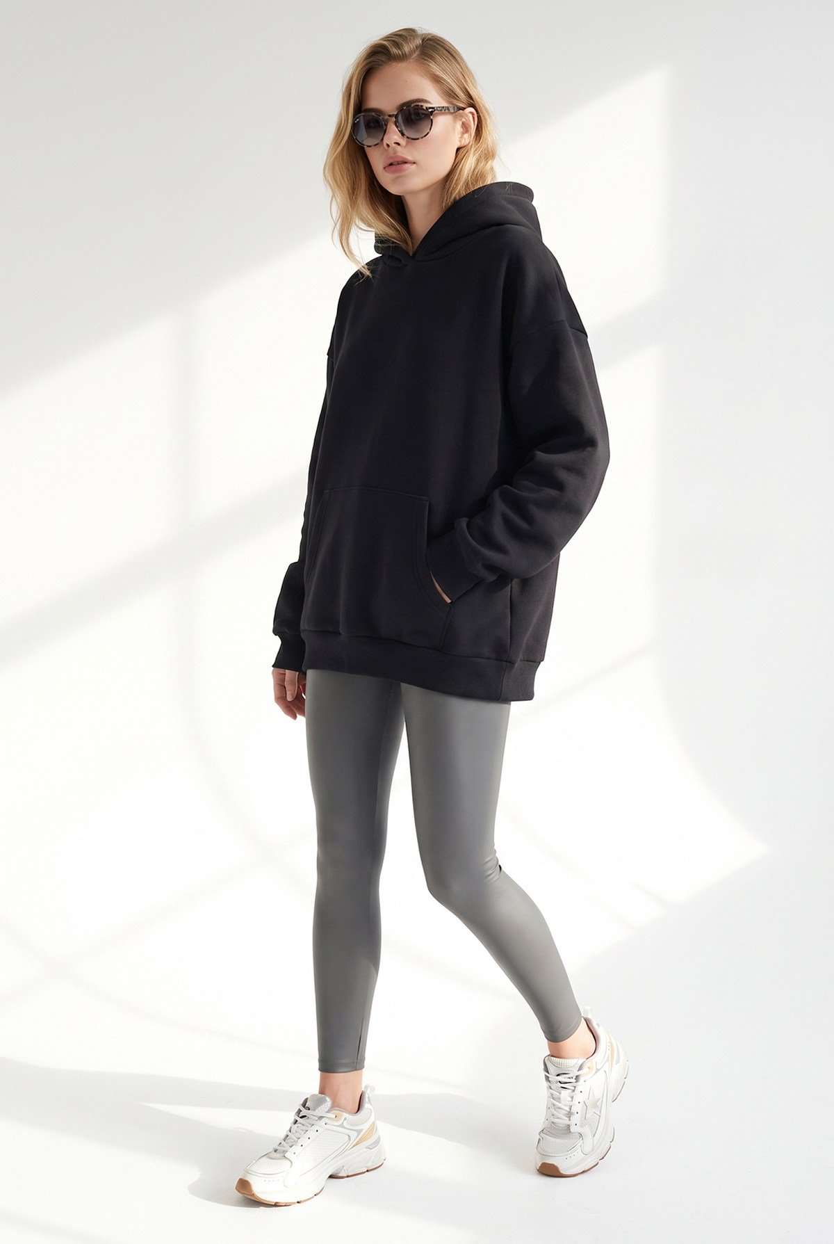 Sırtı Taş Kanat Detaylı Oversize Sweatshirt Siyah
