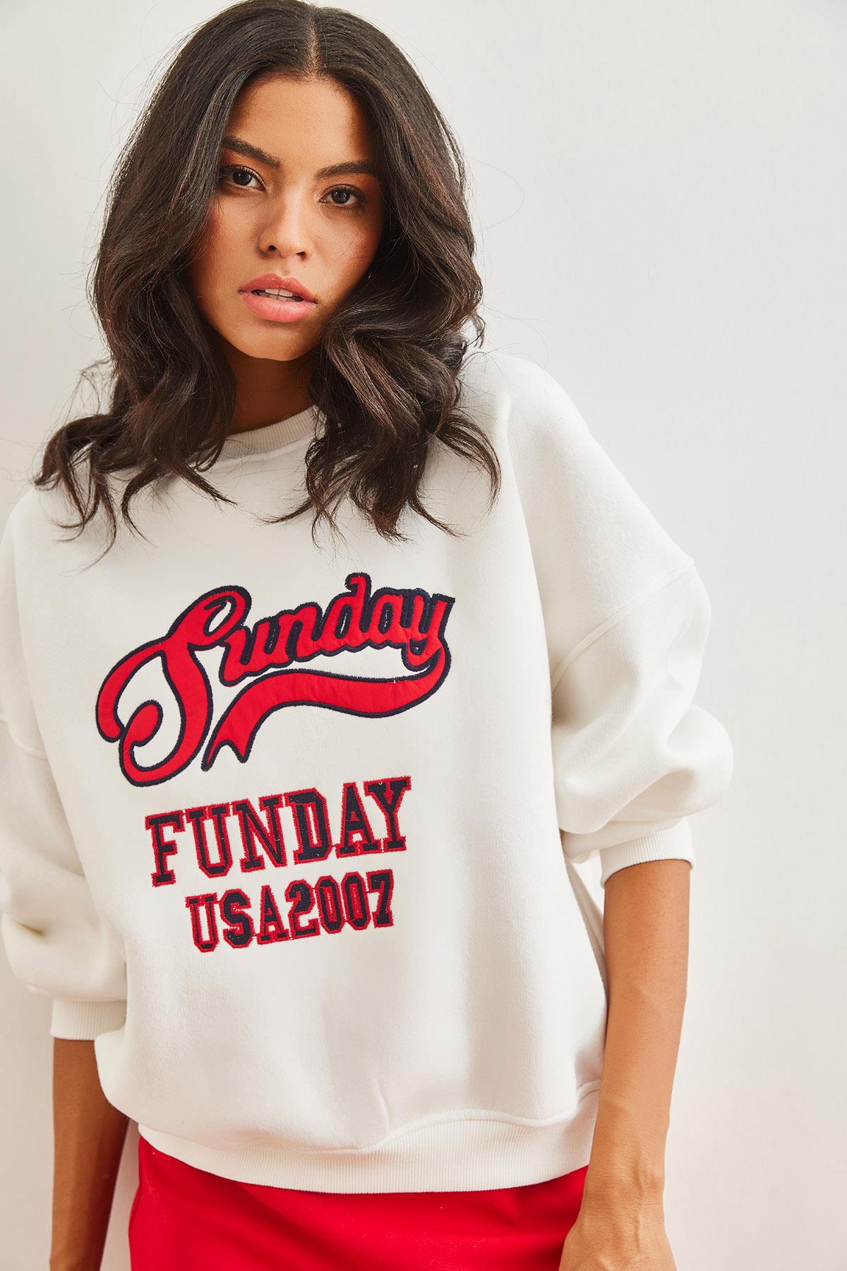 Sunday Aplikeli Şardonlu Sweatshirt Ekru