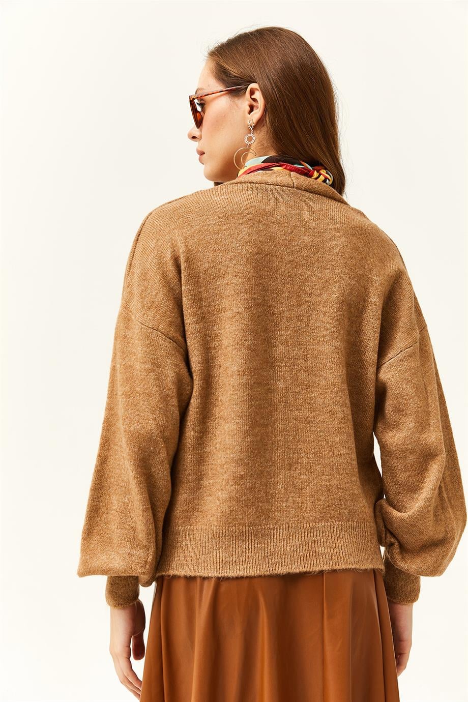 Taş Düğmeli Yumuşak Dokulu Triko Hırka Camel