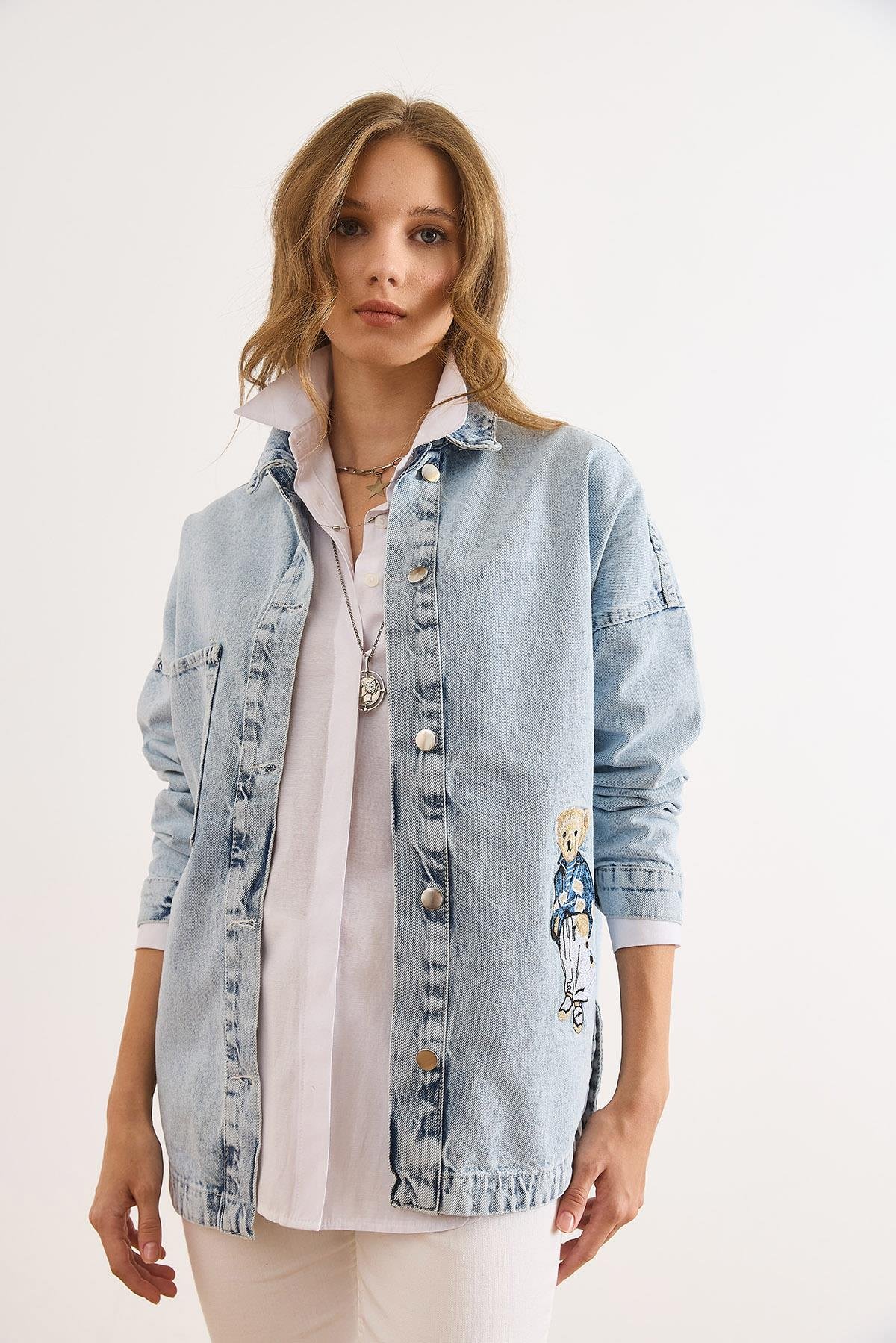 Tek Cepli Ayıcık Nakışlı Denim Ceket Açık Mavi