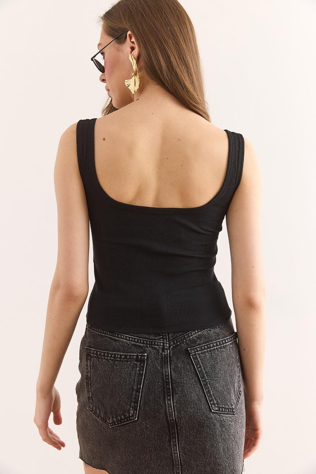 U Yaka Kopçalı Esnek Pamuk Crop Bluz Siyah