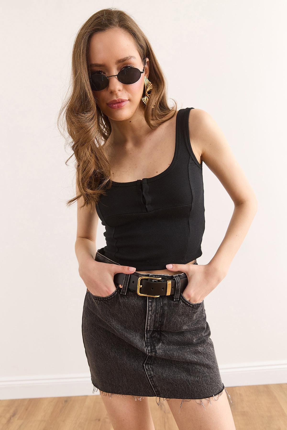 U Yaka Kopçalı Esnek Pamuk Crop Bluz Siyah