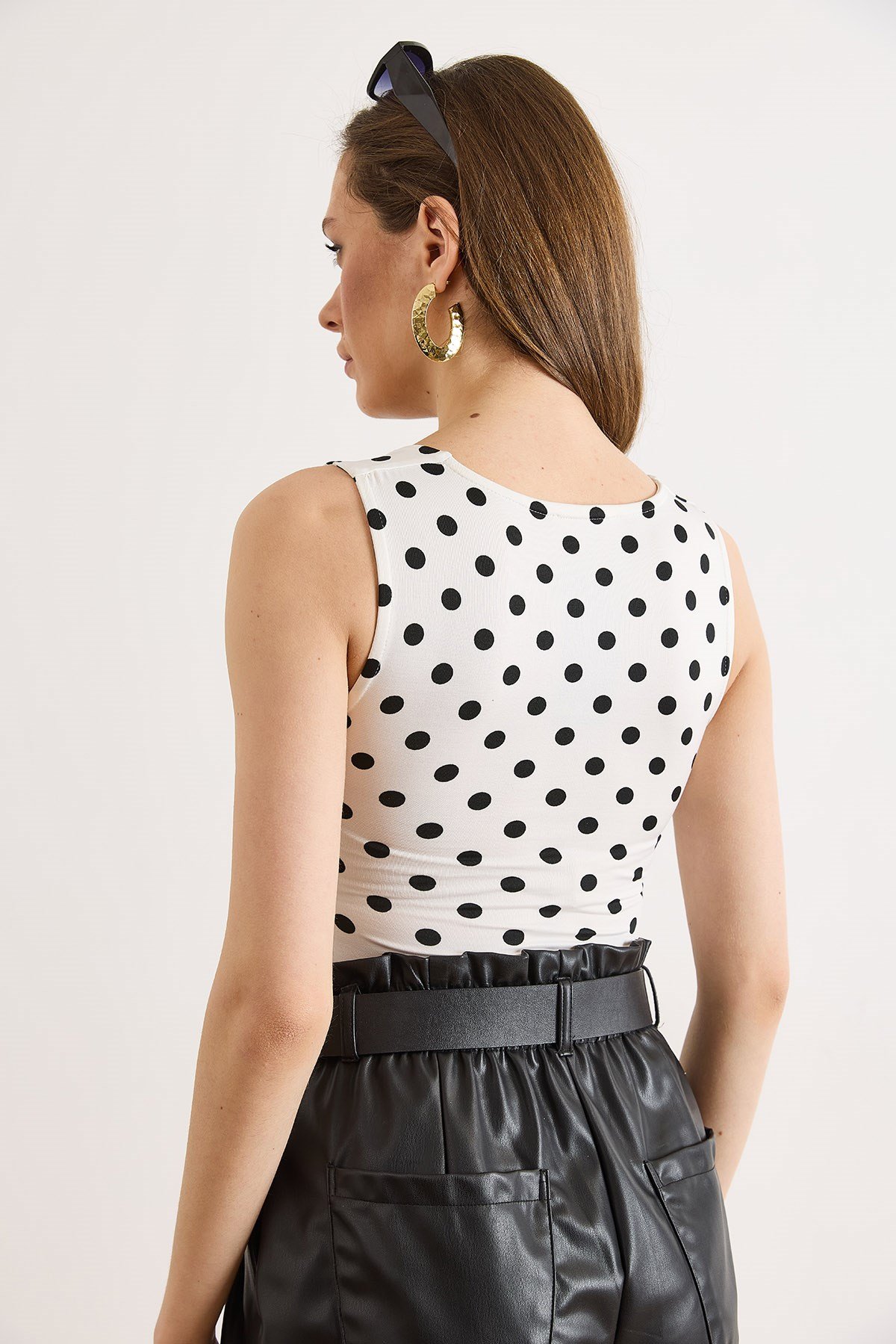 U Yaka Yarıya Kadar Çift Kat Altı Çıtçıtlı Bodysuit Puantiye Beyaz