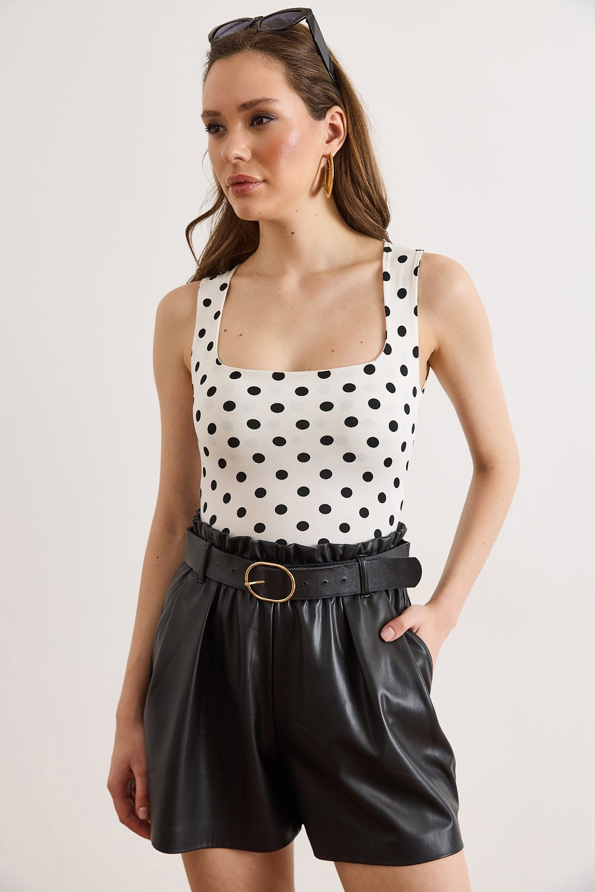U Yaka Yarıya Kadar Çift Kat Altı Çıtçıtlı Bodysuit Puantiye Beyaz