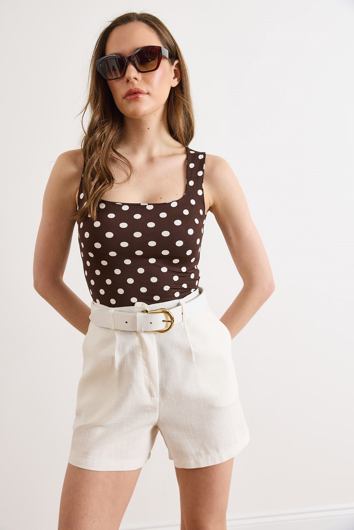 U Yaka Yarıya Kadar Çift Kat Altı Çıtçıtlı Bodysuit Puantiye Kahverengi