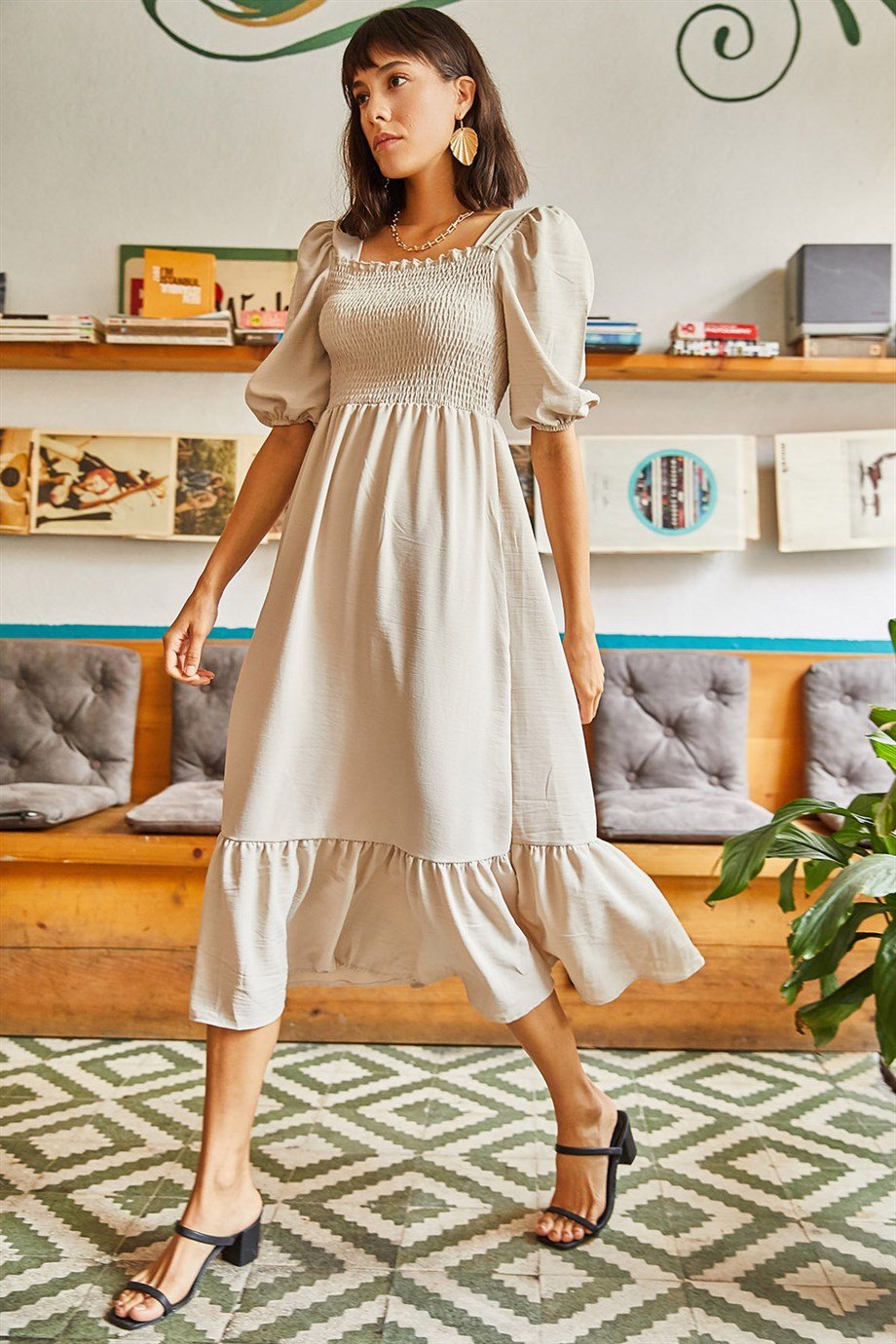 Üstü Gipeli Kare Yaka Bodrum Elbise Taş
