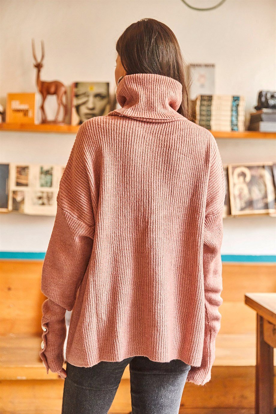 Uzun Boğazlı Manşeti Düğmeli Yumuşak Dokulu Oversize Triko Kazak Gül Kurusu