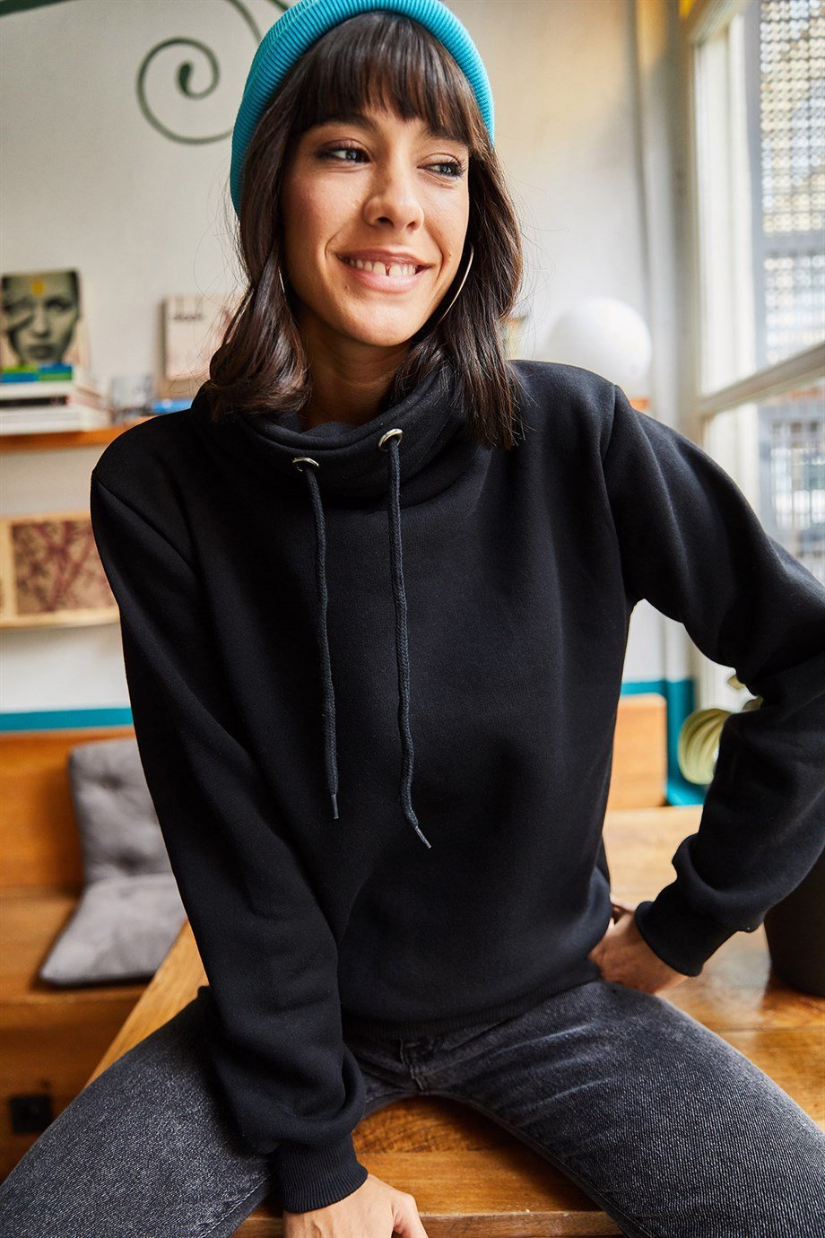 Uzun Boğazlı Yumuşak Dokulu Kalın Sweatshirt Siyah