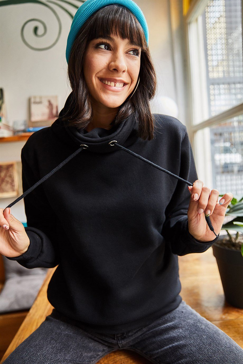 Uzun Boğazlı Yumuşak Dokulu Kalın Sweatshirt Siyah