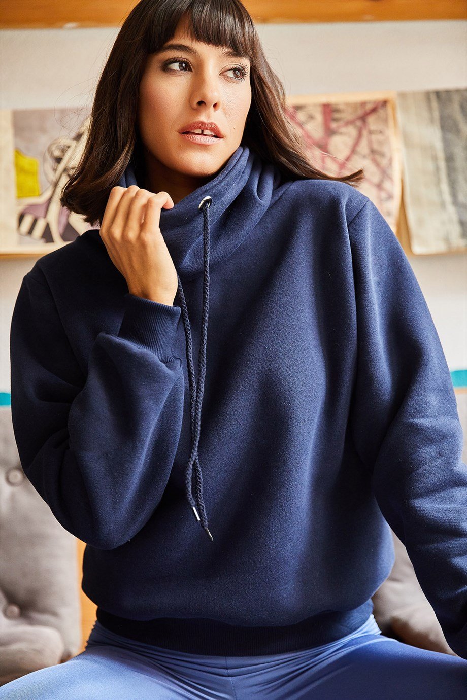 Uzun Boğazlı Yumuşak Dokulu Kalın Sweatshirt Lacivert