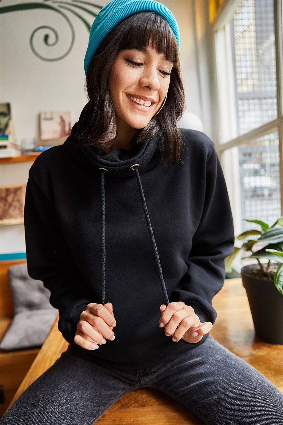 Uzun Boğazlı Yumuşak Dokulu Kalın Sweatshirt Siyah