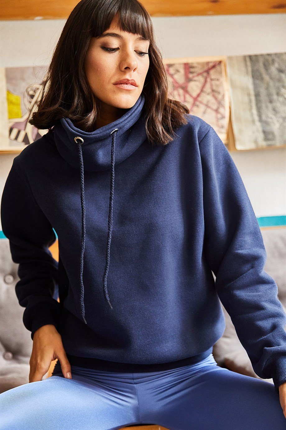 Uzun Boğazlı Yumuşak Dokulu Kalın Sweatshirt Lacivert