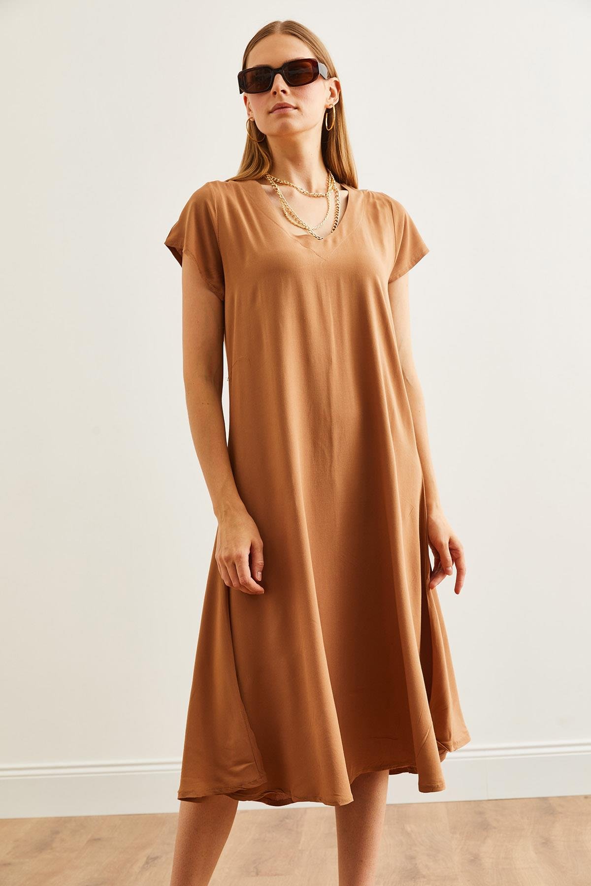 V Yaka Dokuma Viskon Salaş Elbise Camel