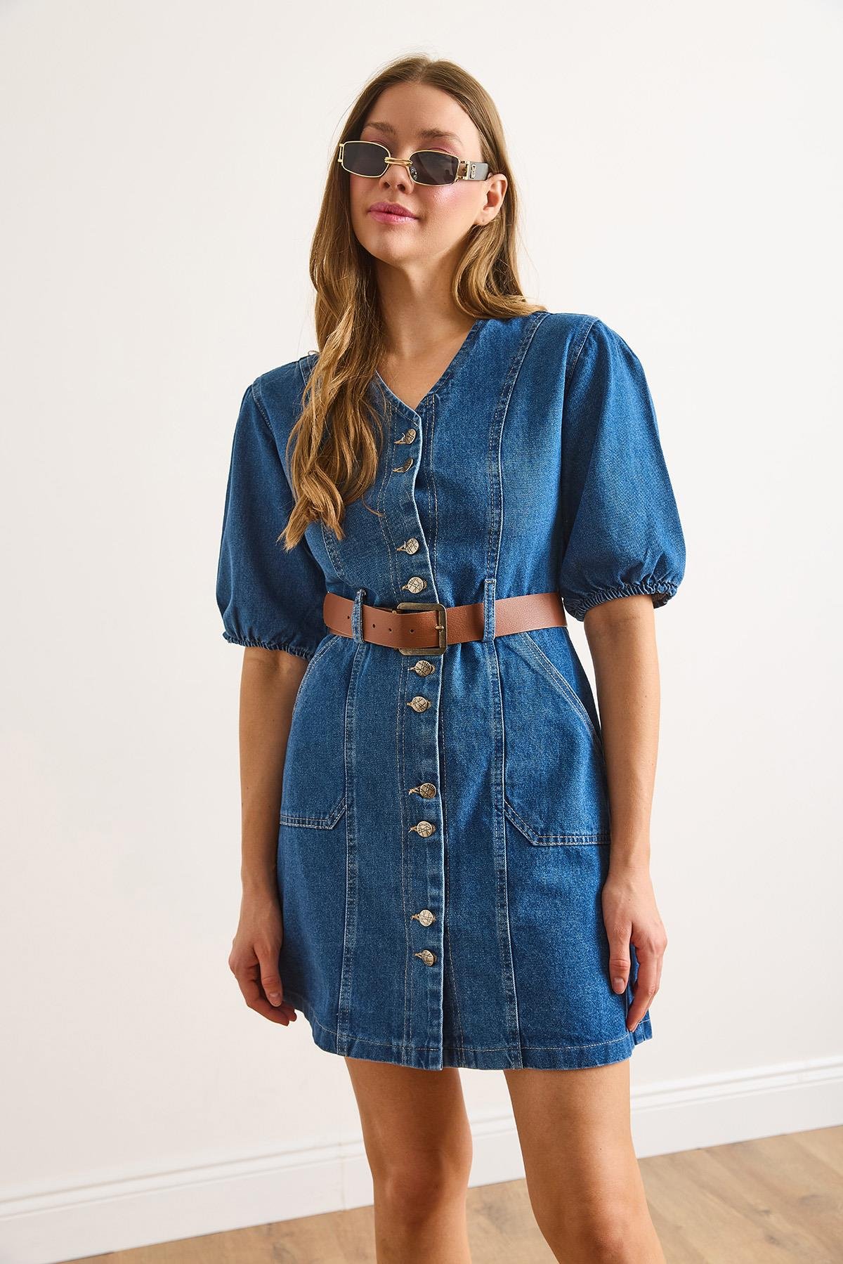 V Yaka Kemerli Cepli Mini Denim Elbise Mavi