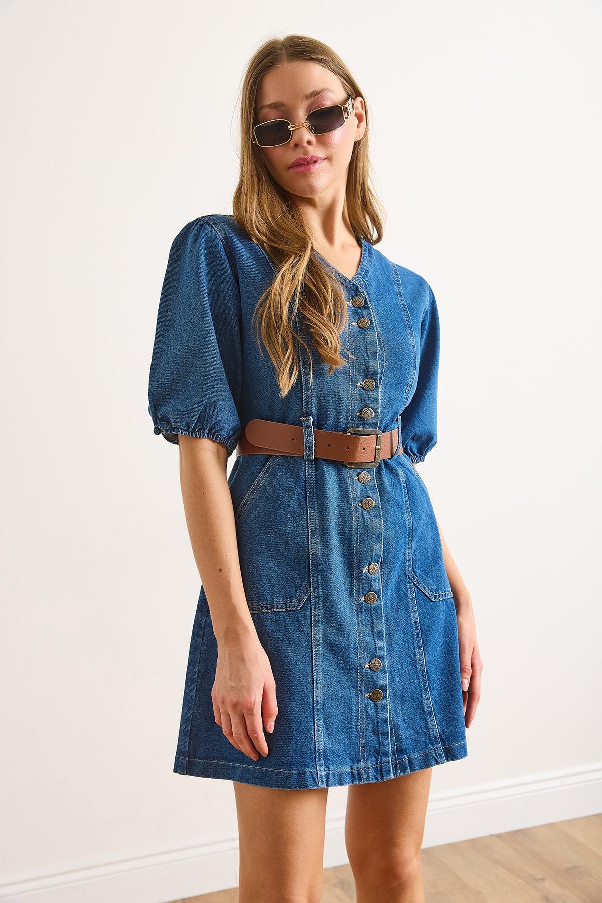 V Yaka Kemerli Cepli Mini Denim Elbise Mavi