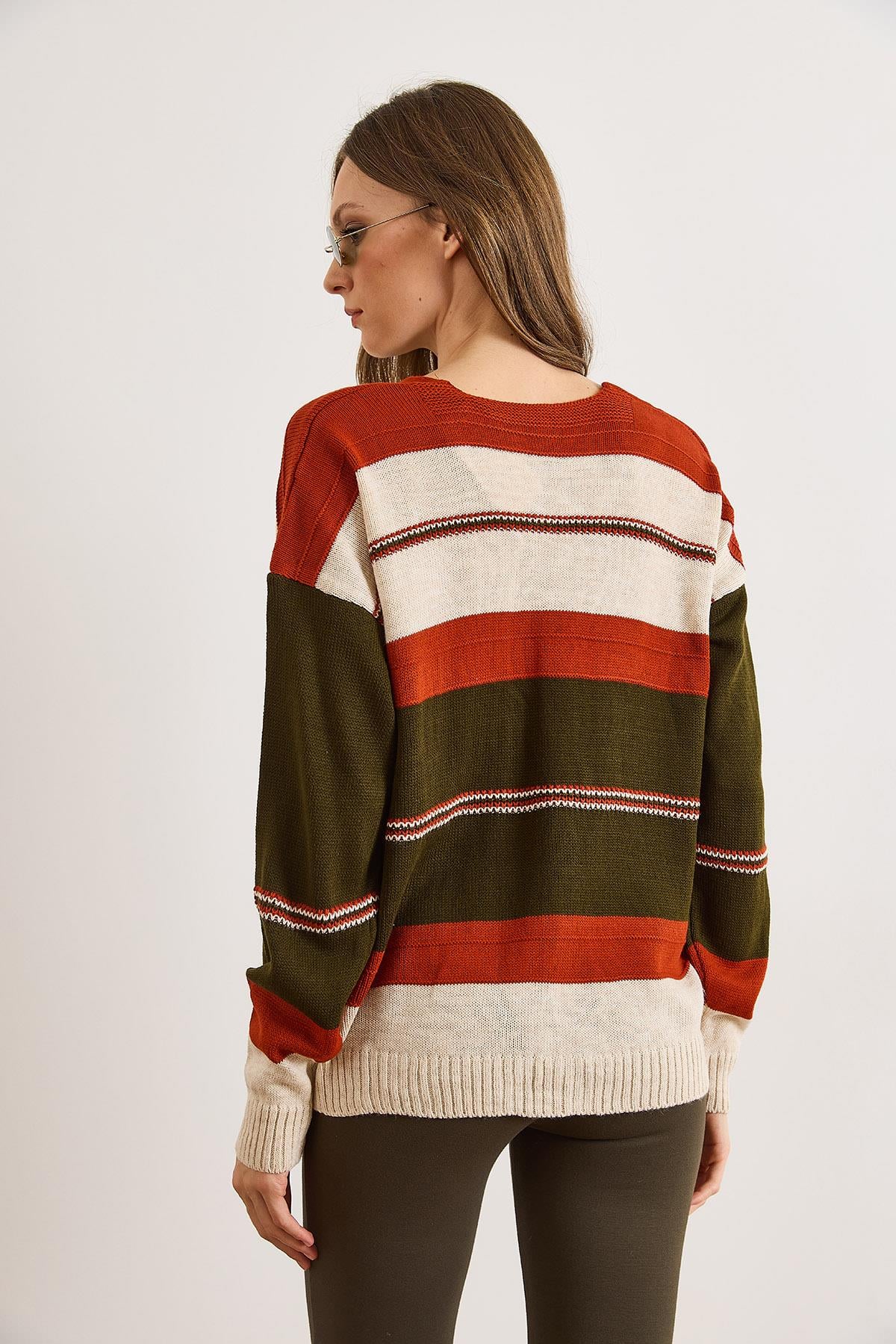 V Yaka Renk Bloklu Triko Kazak Taş