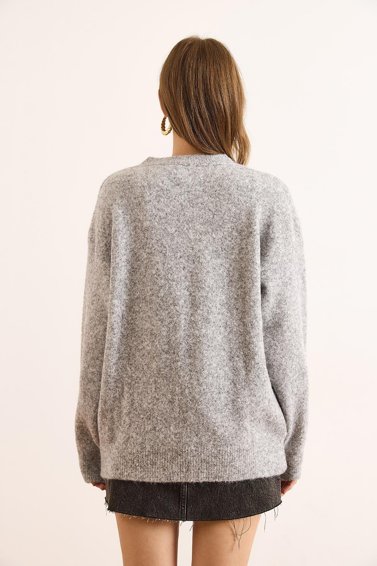 V Yaka Yumuşak Dokulu Relaxed Fit Kazak Gri