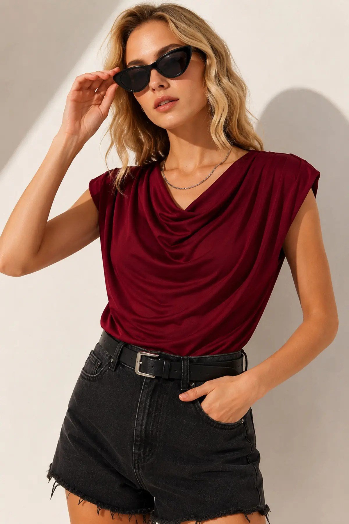 Vatkalı Degaje Yaka Dökümlü Bluz Bordo
