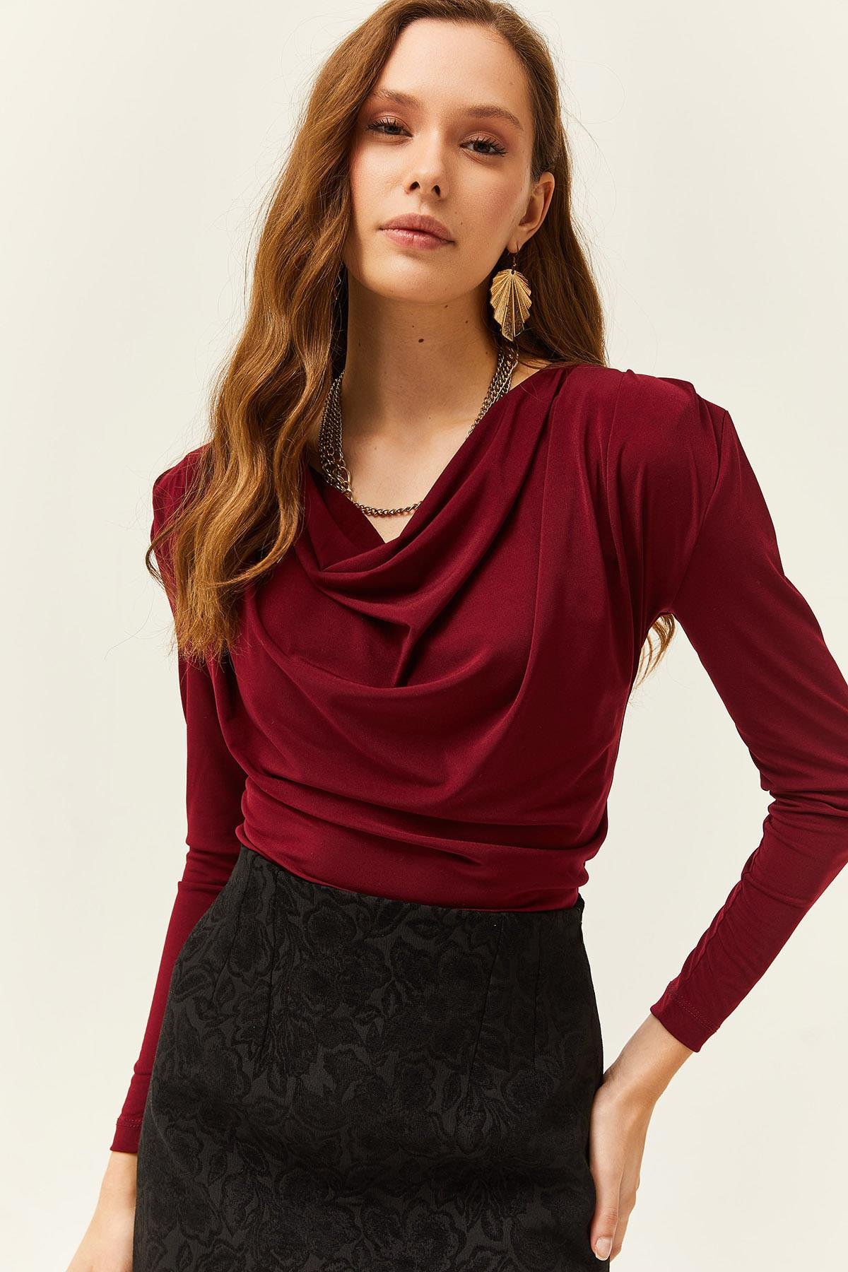 Vatkalı Pileli Degaje Yaka Bluz Bordo
