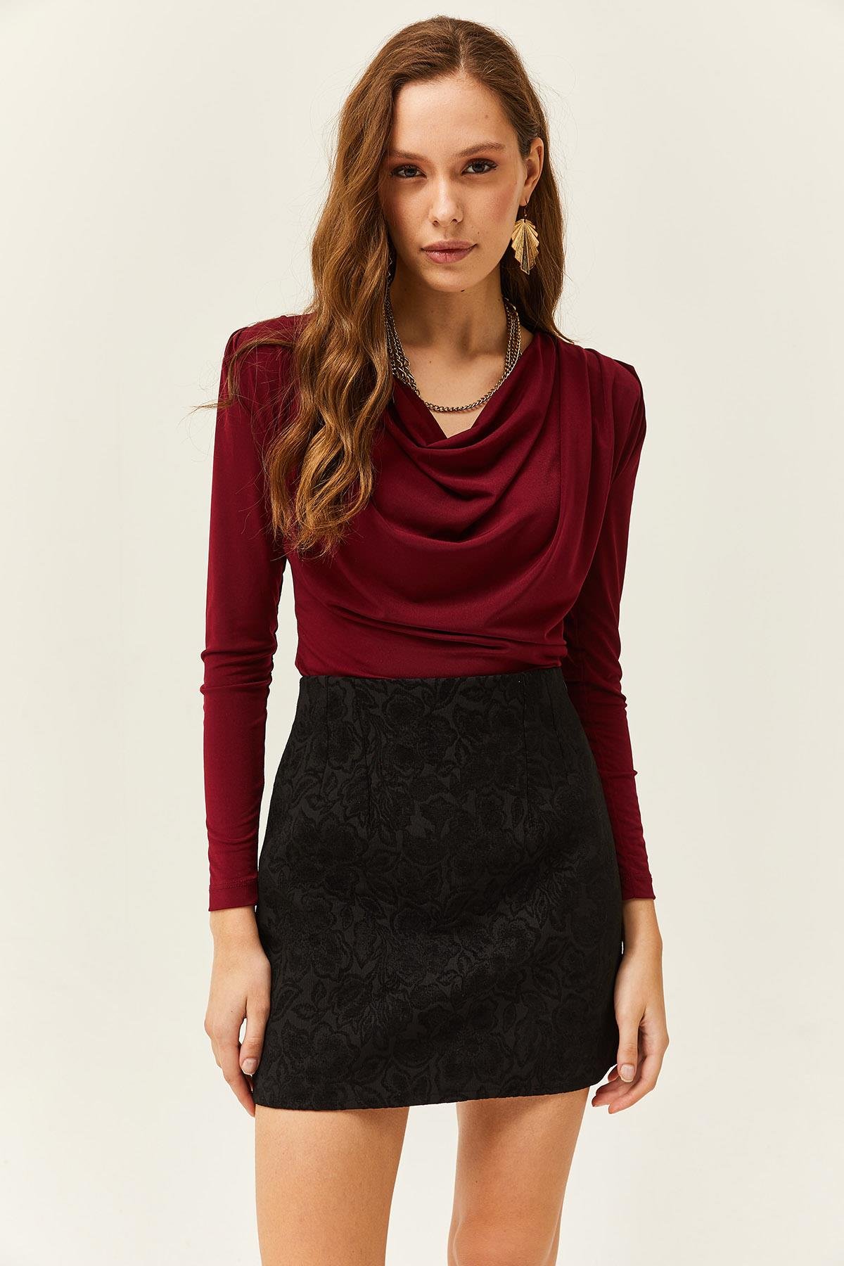 Vatkalı Pileli Degaje Yaka Bluz Bordo