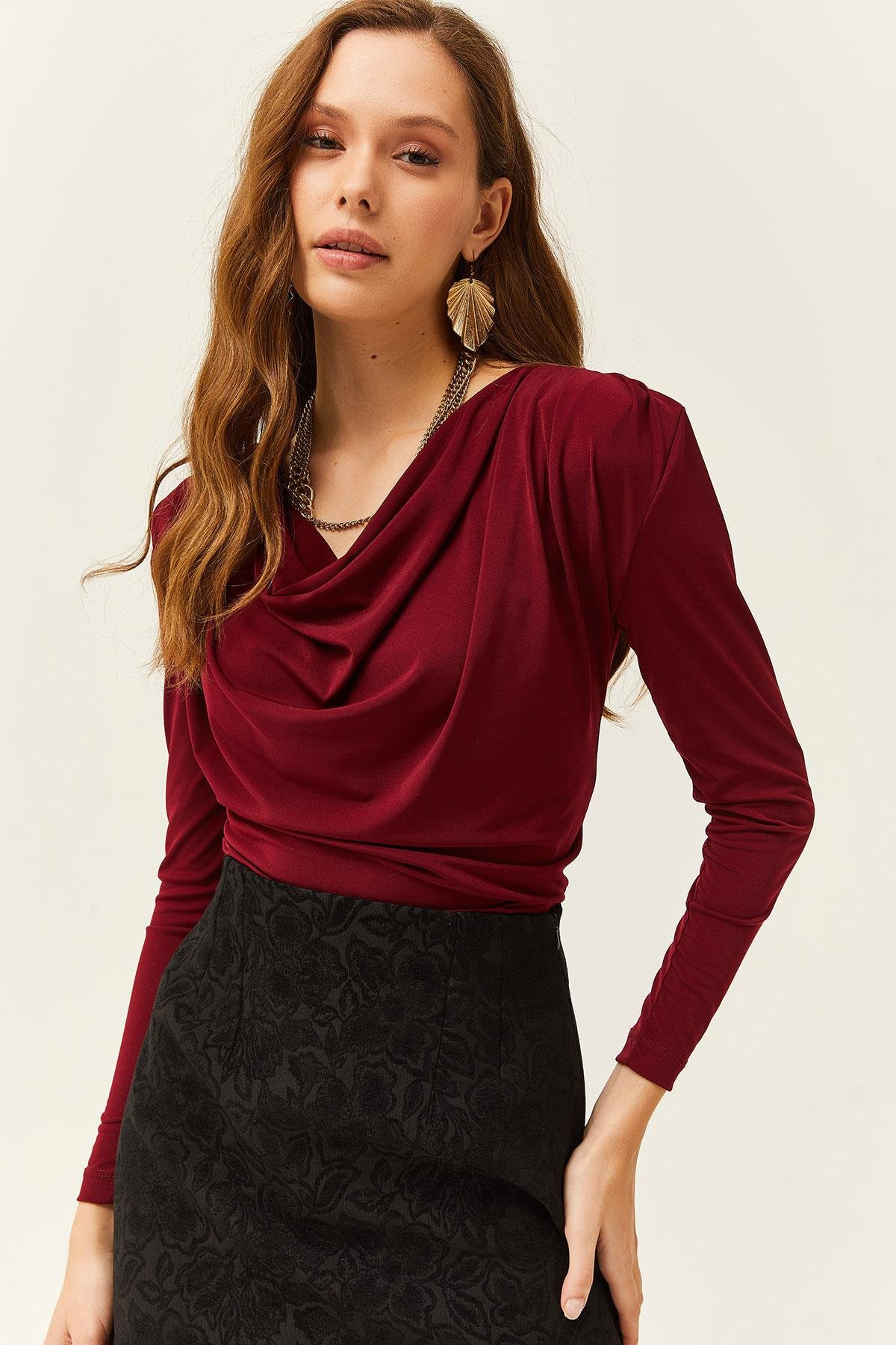 Vatkalı Pileli Degaje Yaka Bluz Bordo