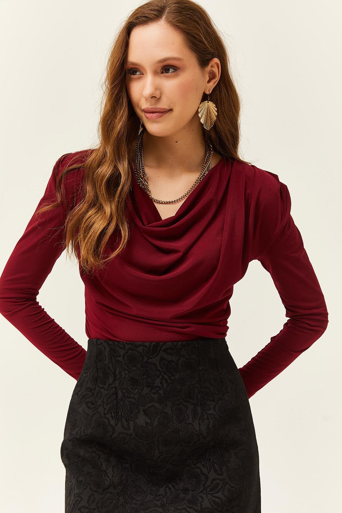 Vatkalı Pileli Degaje Yaka Bluz Bordo