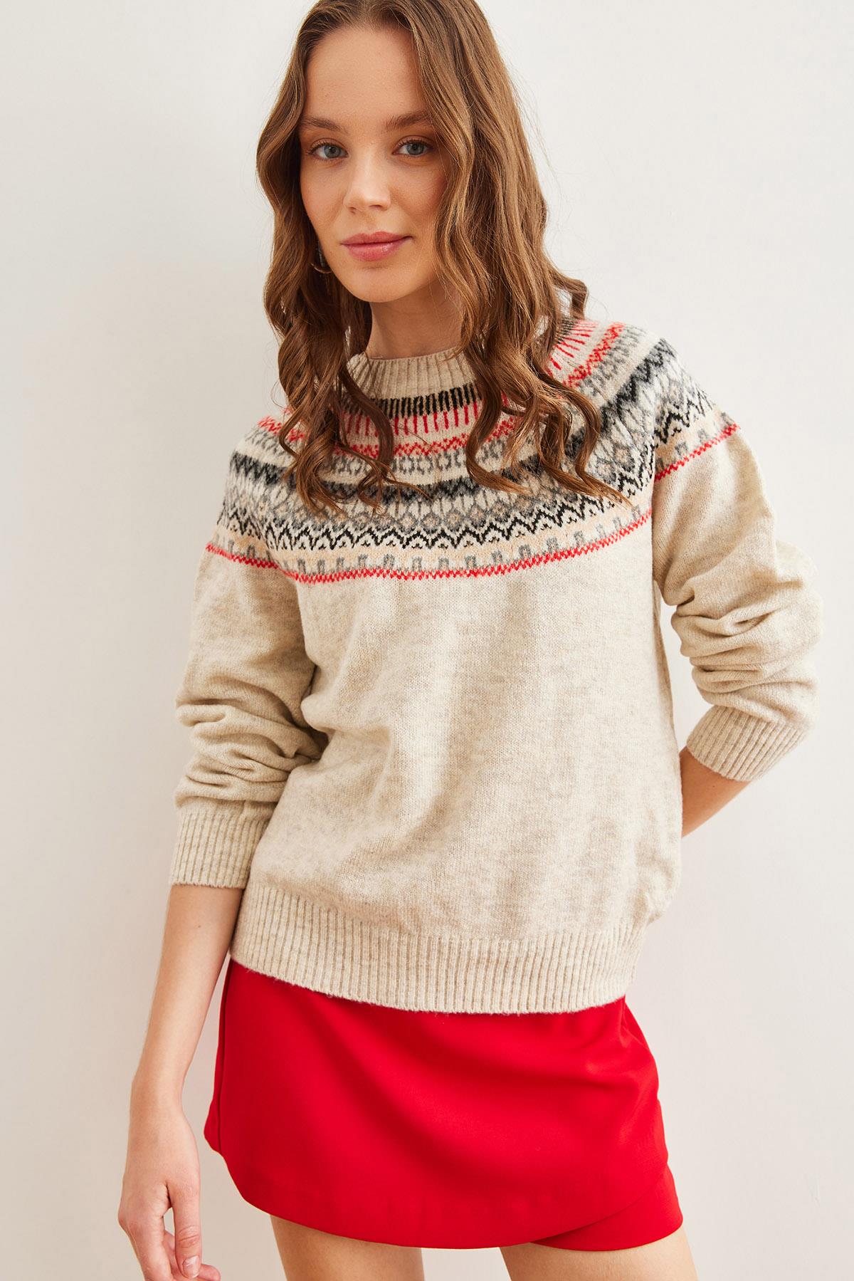 Yaka Desenli Yumuşak Dokulu Triko Kazak Taş