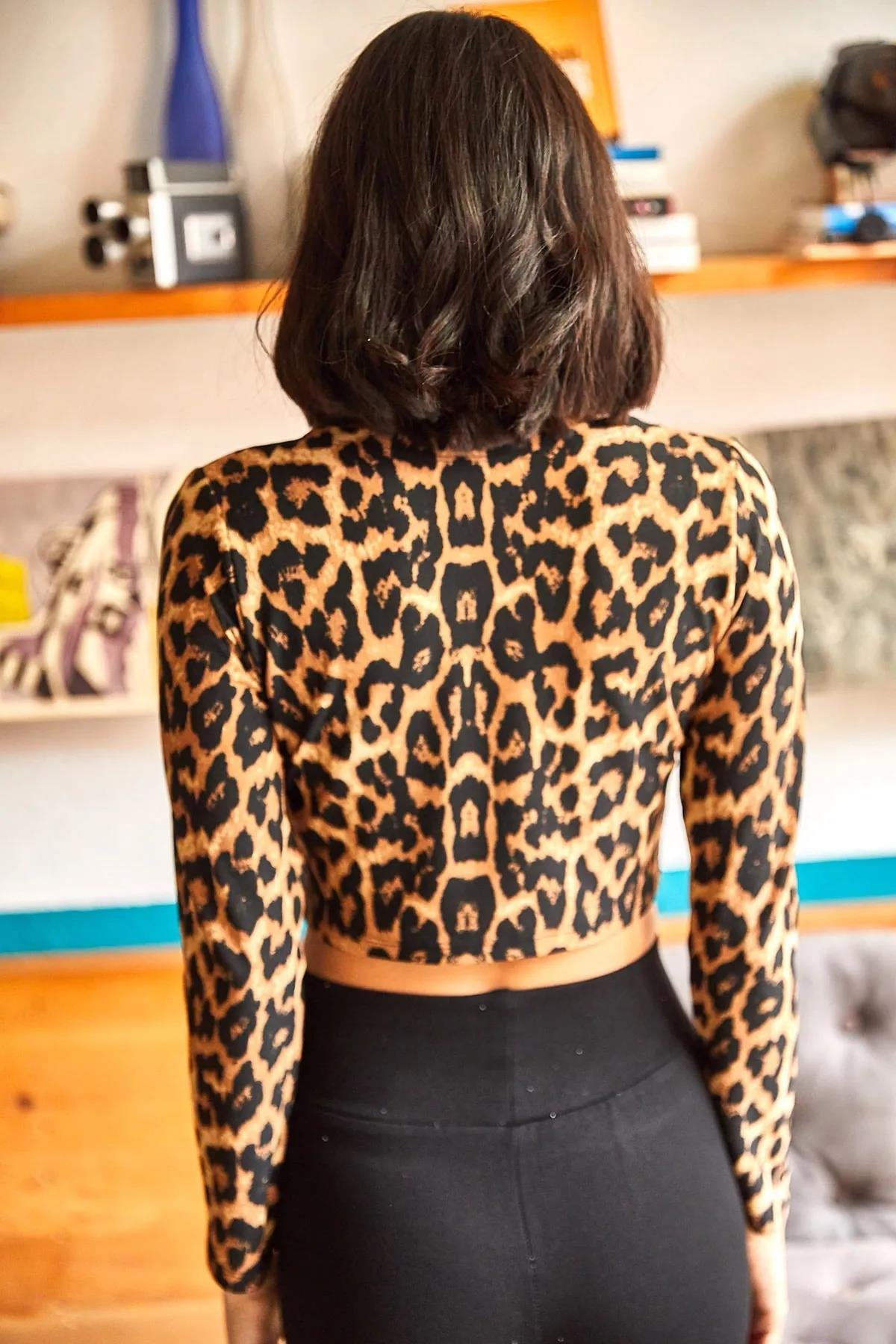 Yaka Detaylı Crop Örme Bluz Siyah Leopar