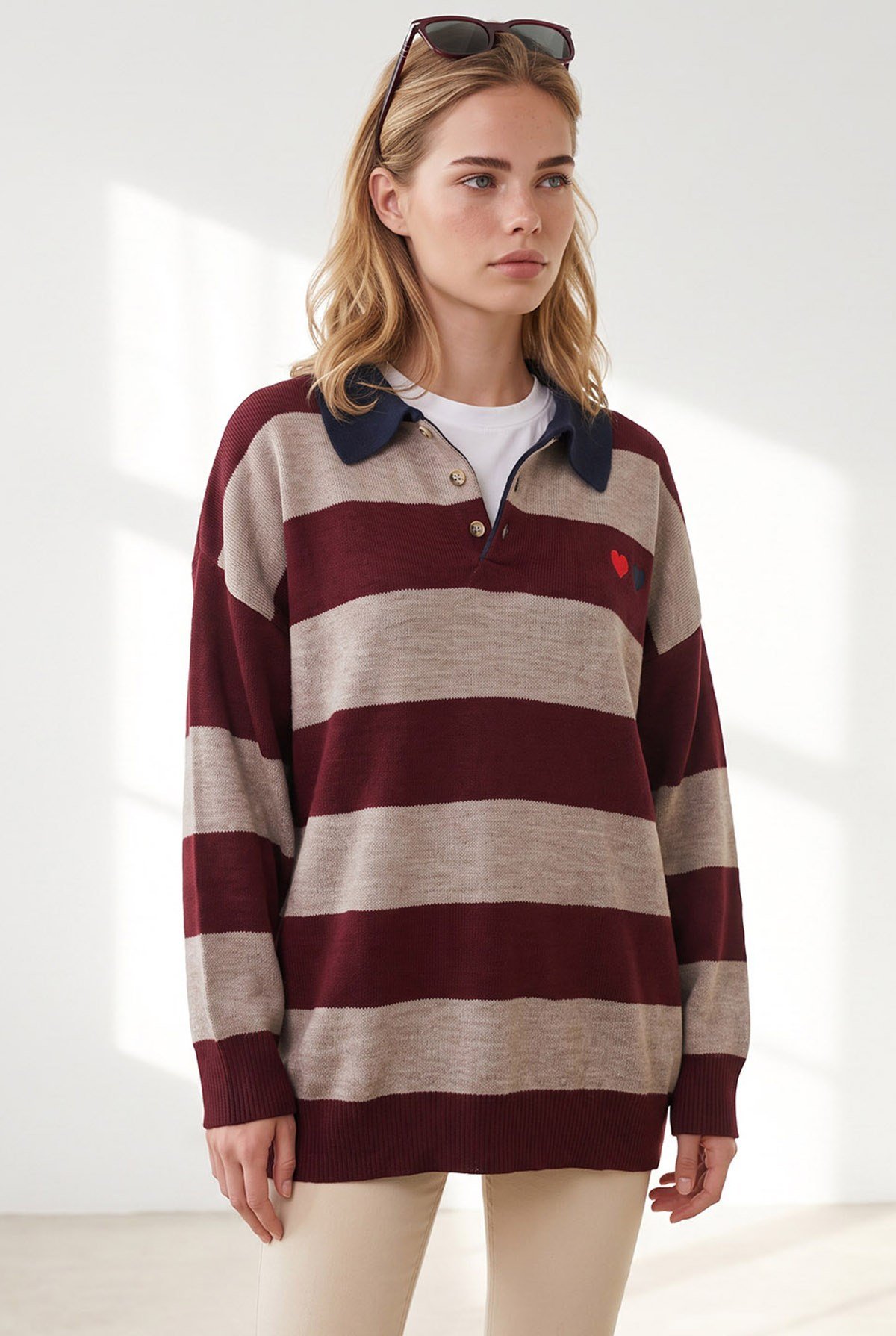 Yaka Detaylı Kalp Nakışlı Polo Yaka Triko Kazak Camel Bordo