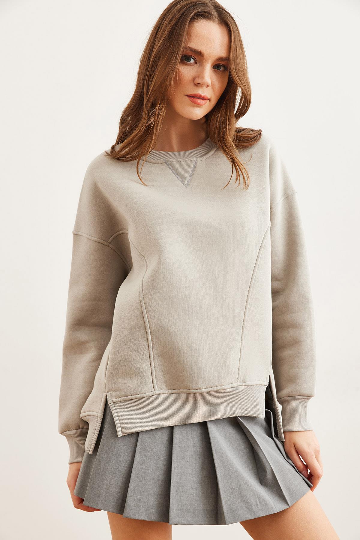 Yaka Dikiş Detaylı Yırtmaç Detaylı Şardonlu Sweatshirt Yunus Gri
