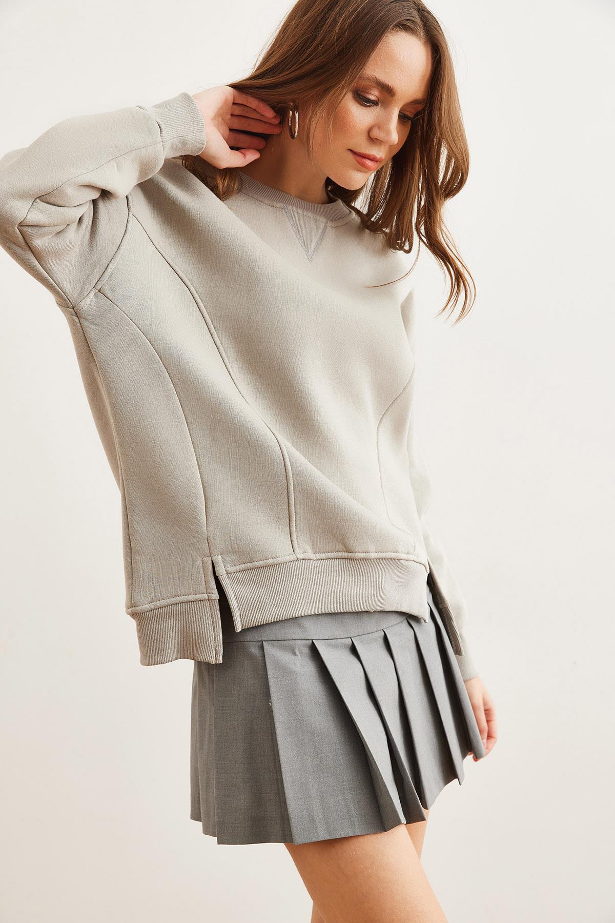 Yaka Dikiş Detaylı Yırtmaç Detaylı Şardonlu Sweatshirt Yunus Gri