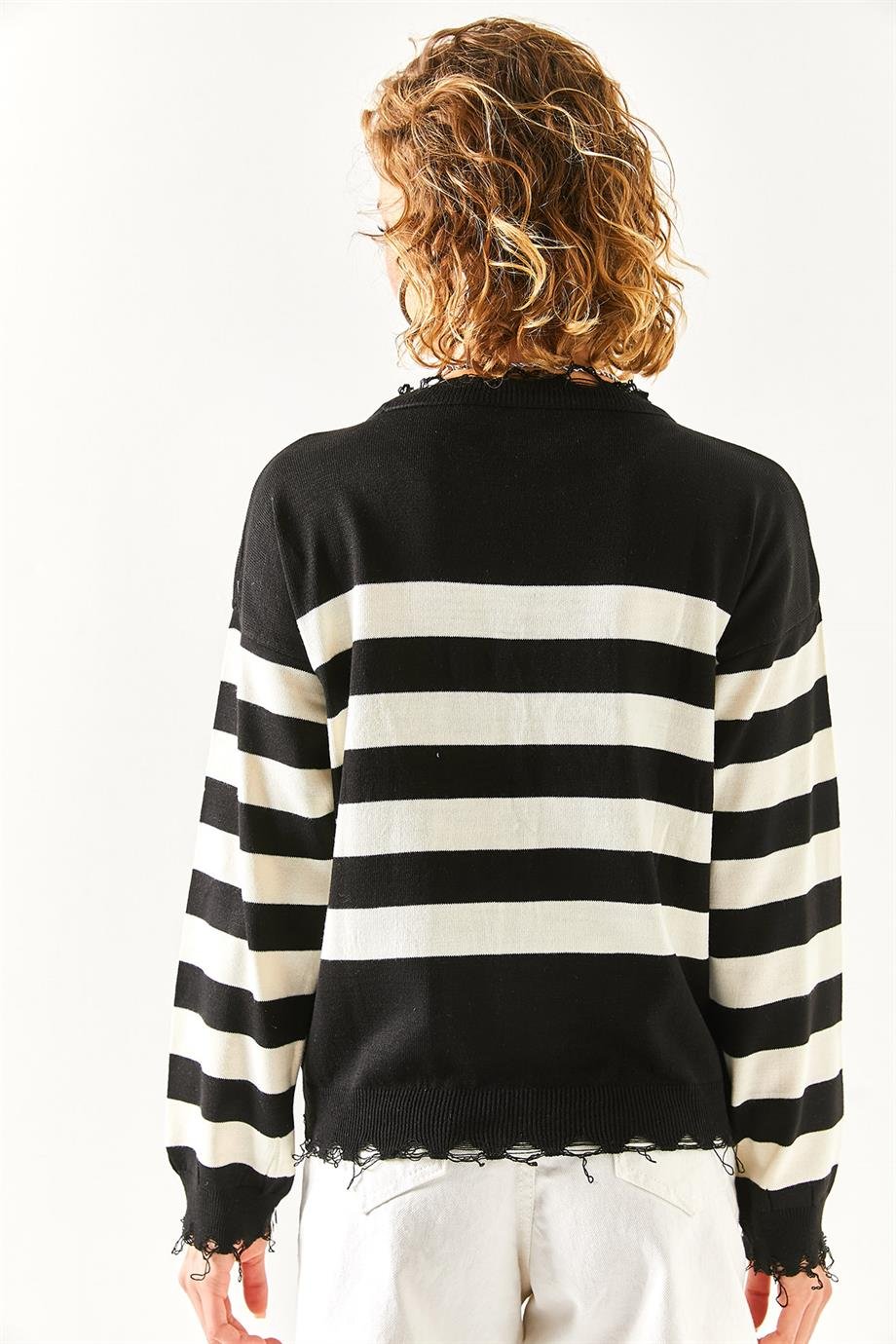 Yaka Etek Detaylı Çizgili Triko Kazak Siyah Beyaz