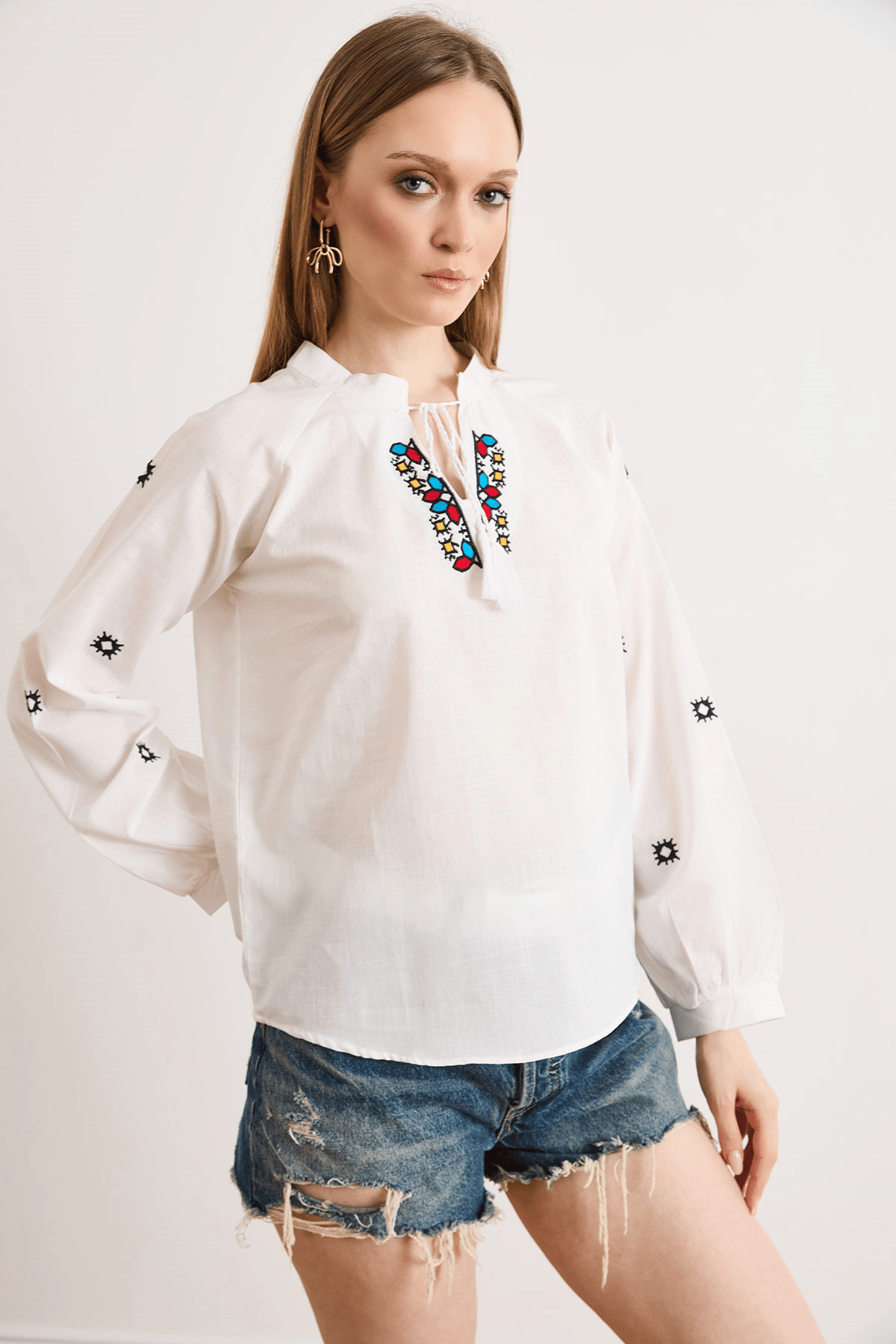 Yaka Nakış Detaylı Bağcıklı Boho Pamuk Bluz Beyaz