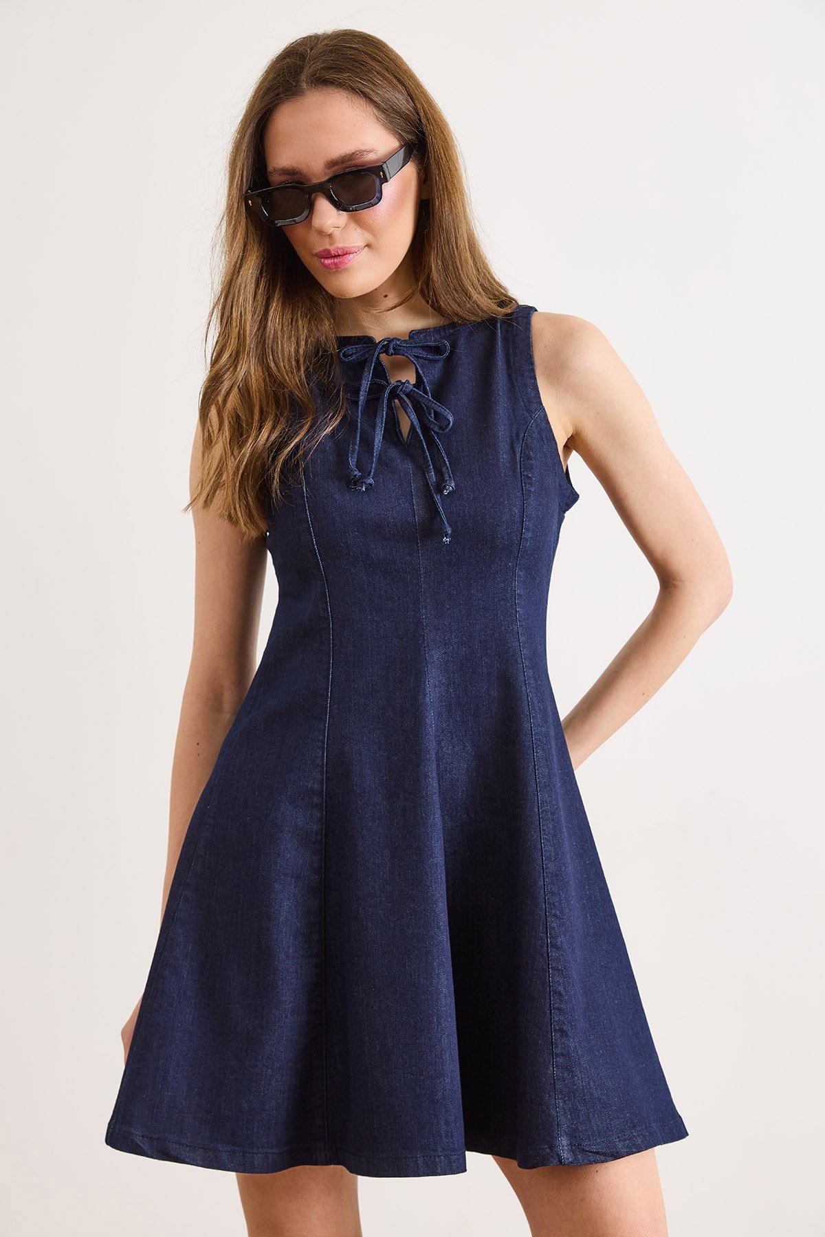 Yakası Bağcıklı Mini Kloş Denim Elbise Lacivert