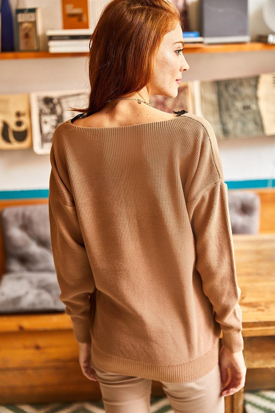 Yakası Dantelli Triko Bluz Camel