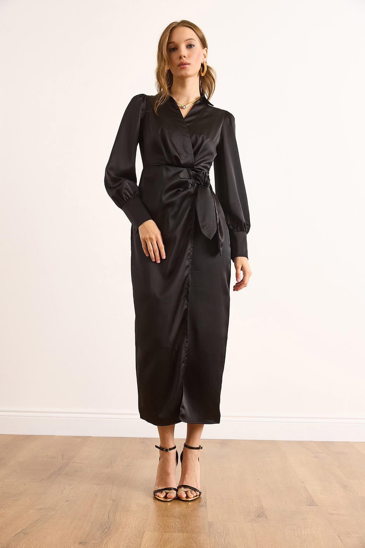 Yandan Bağlama Detaylı Kruvaze Maksi Saten Elbise Siyah