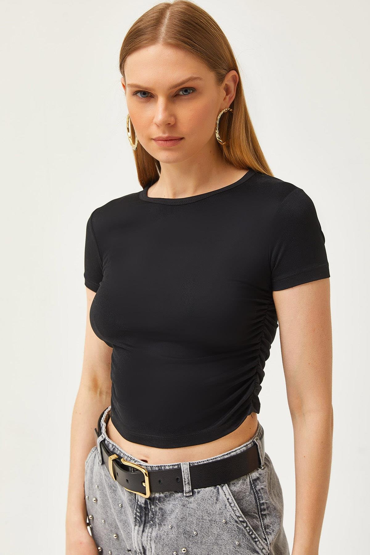 Yanı Büzgülü Yumuşak Tuşeli Crop Tişört Siyah