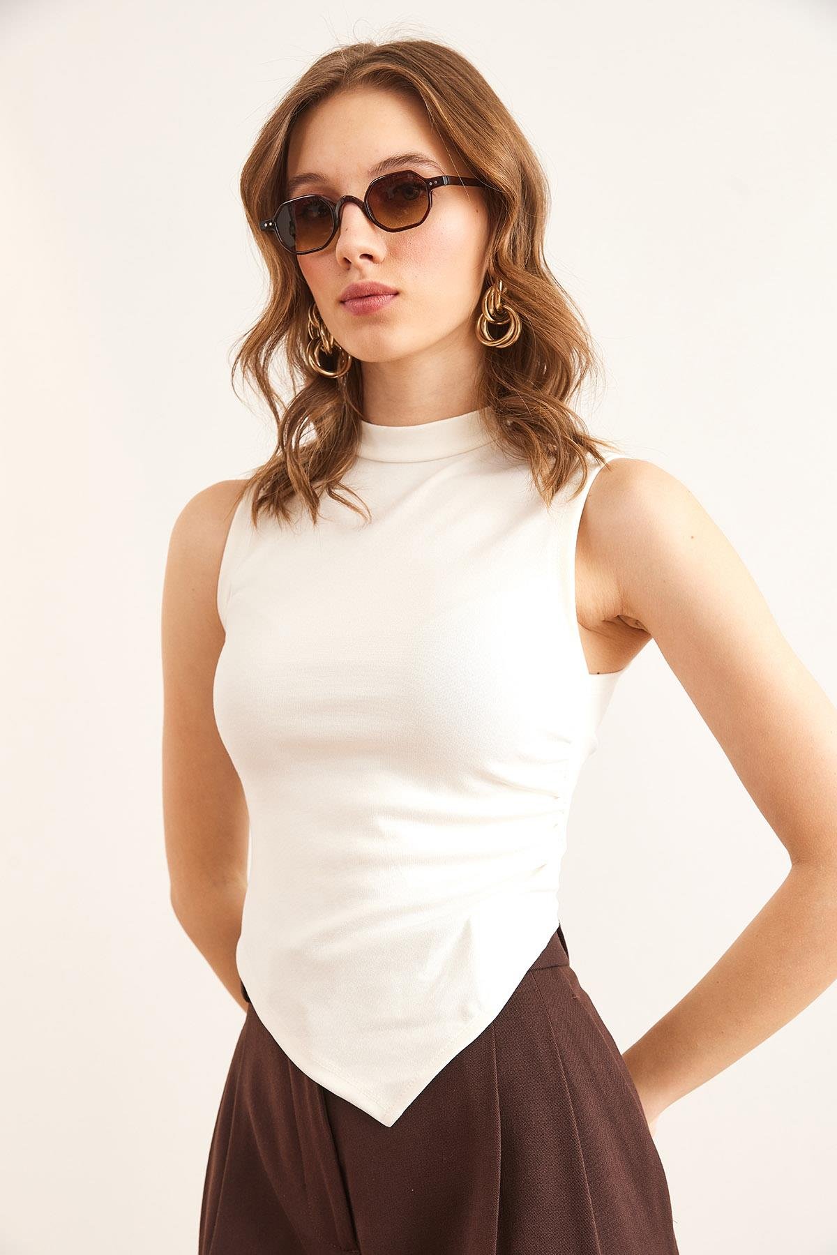 Yanı Drape Detaylı Asimetrik Bluz Ekru