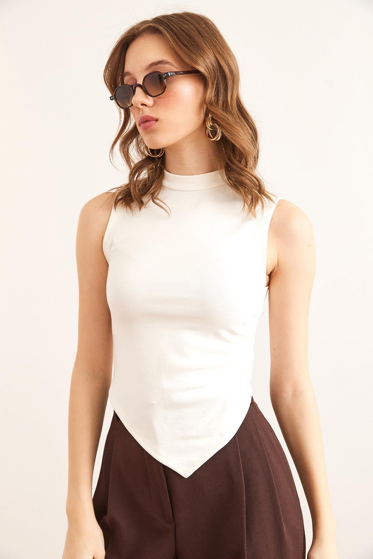 Yanı Drape Detaylı Asimetrik Bluz Ekru