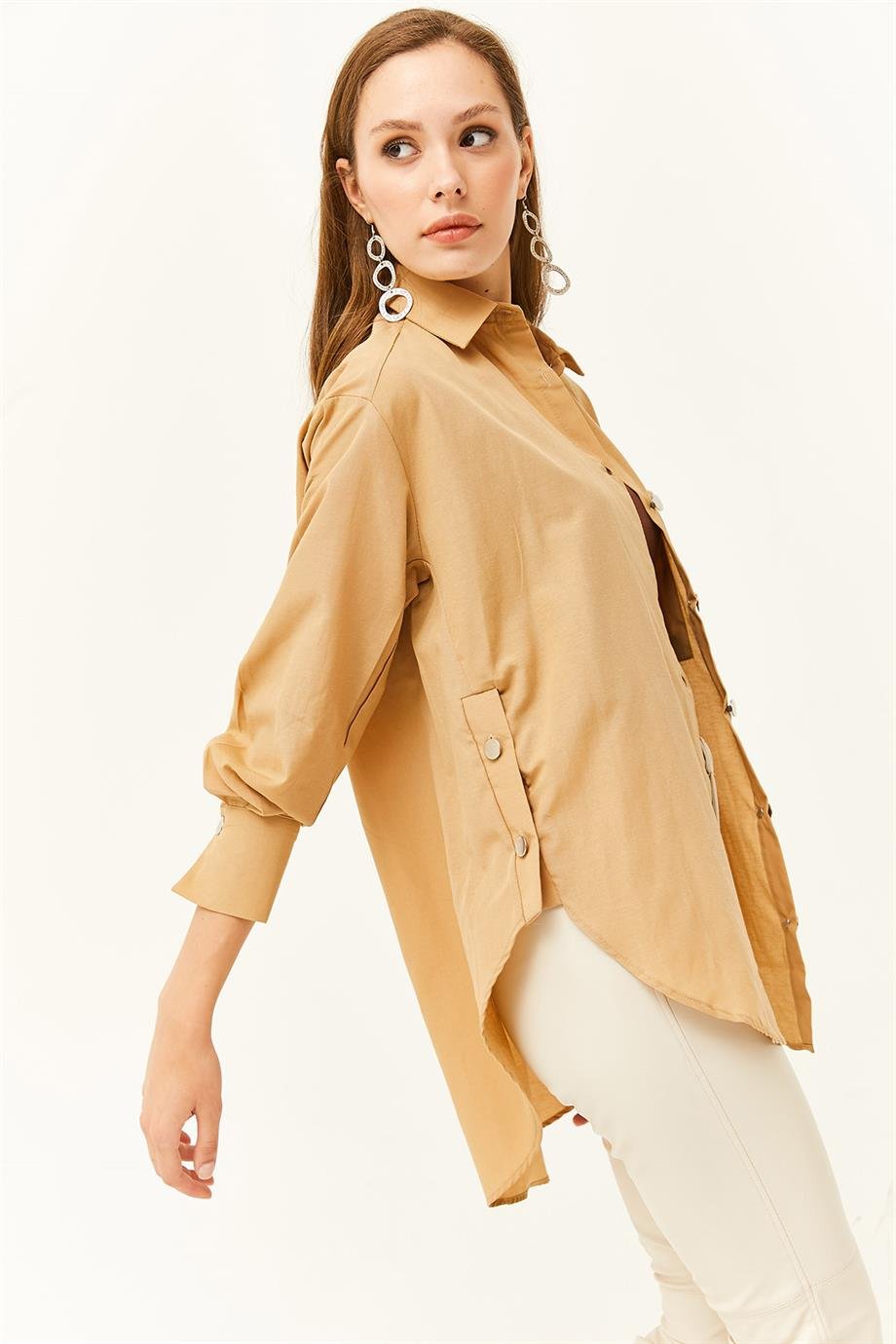 Yanları Düğme Detaylı Oversize Dokuma Gömlek Camel