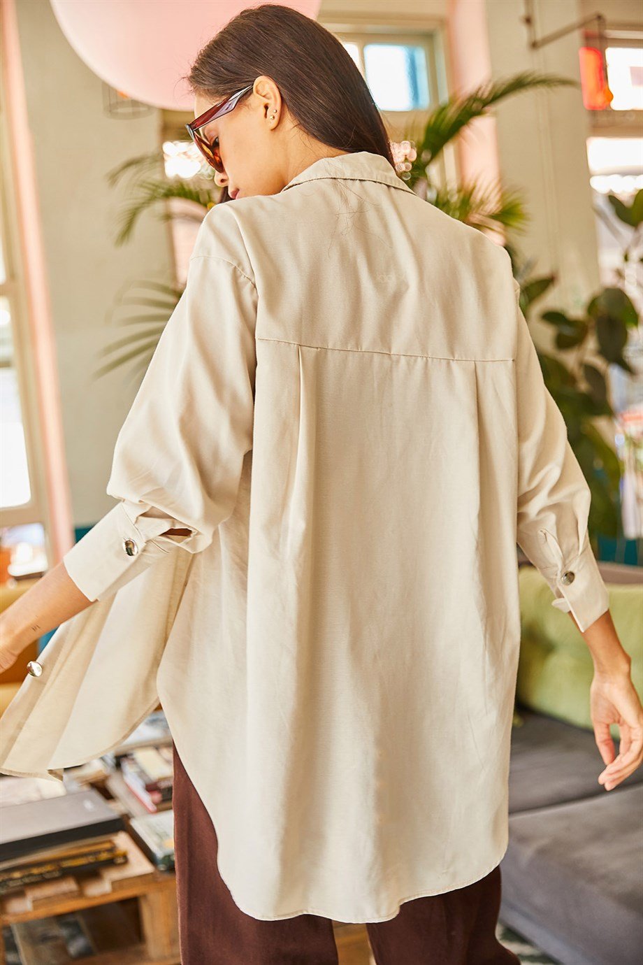 Yanları Düğme Detaylı Oversize Dokuma Gömlek Taş